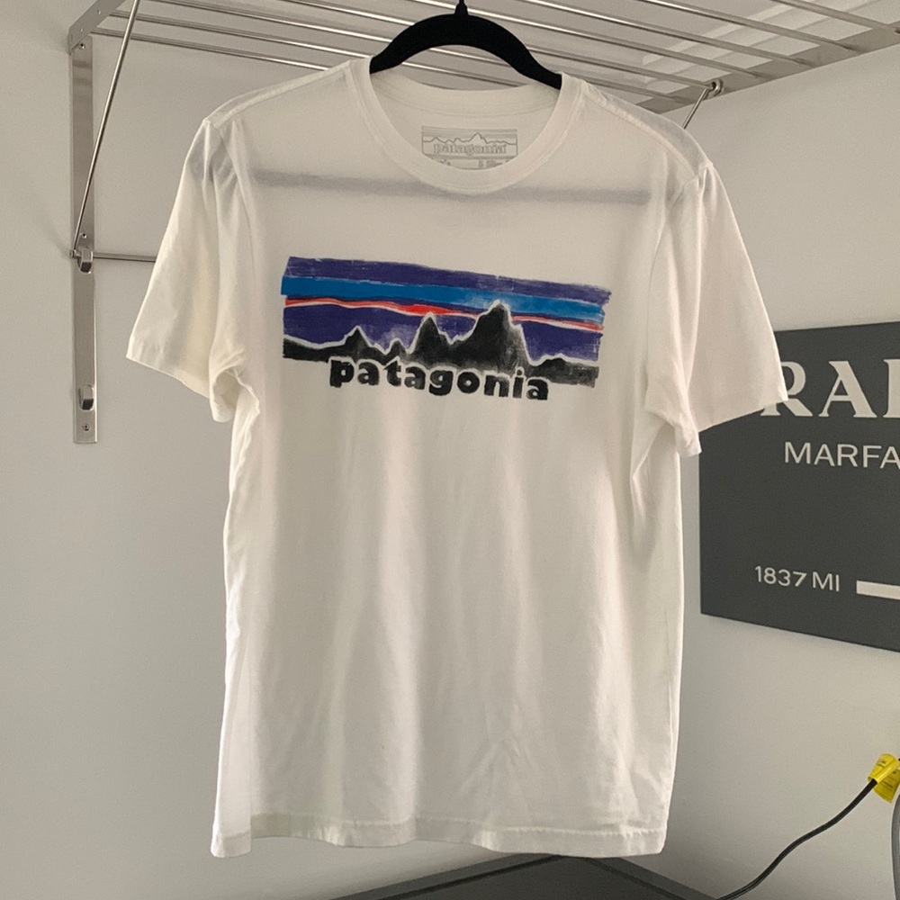 Men’s slim fit Patagonia tshirt size S